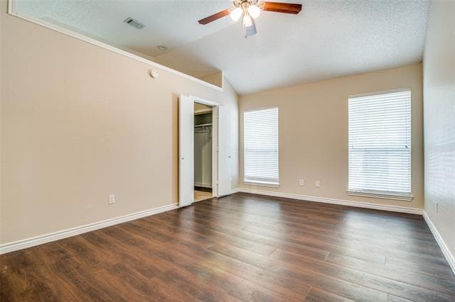 Building Photo - 1802 Elm Creek Dr