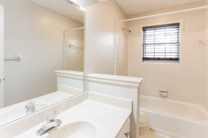 Building Photo - 805 Wood Wren Cove