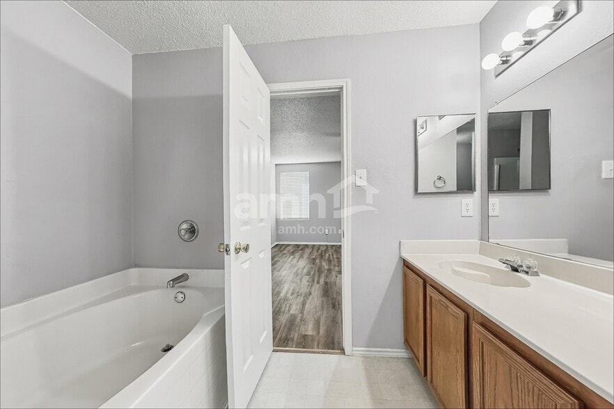 Building Photo - 1313 Cherokee Rose Ln