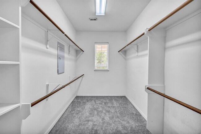 Building Photo - 3 Renoir Trail Pl