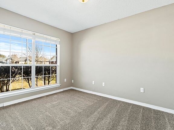 Building Photo - 15095 Cedar Springs Dr