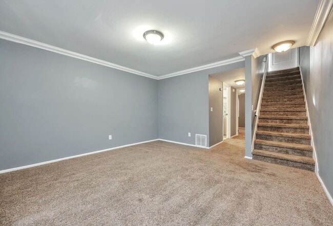 Building Photo - Awesome Rose Park Thouse in quiet community!