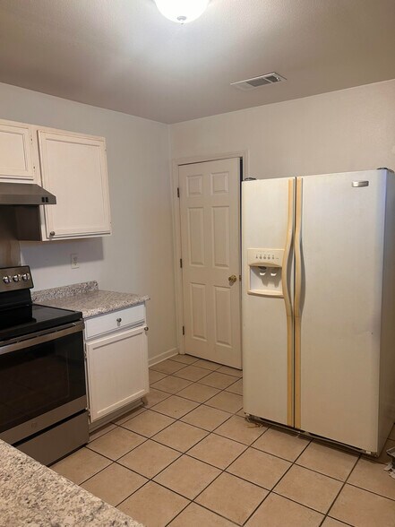 Building Photo - 2521 Law St