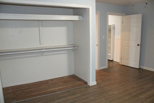 Building Photo - 135 Poinsettia Ave