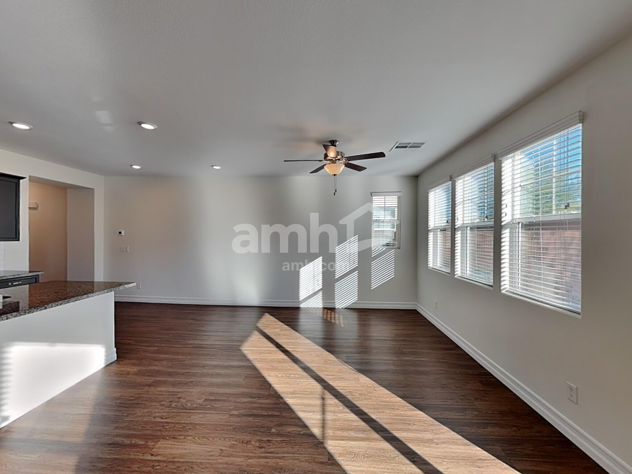 Building Photo - 9875 S Eastern Ave