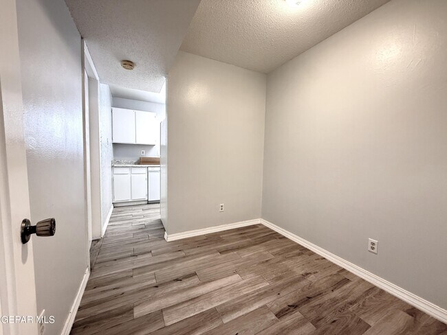 Building Photo - 4800 N Stanton St