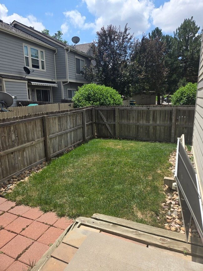 Building Photo - Great 3 bedroom townhome