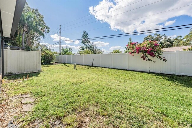 Building Photo - 2582 Bentley Dr