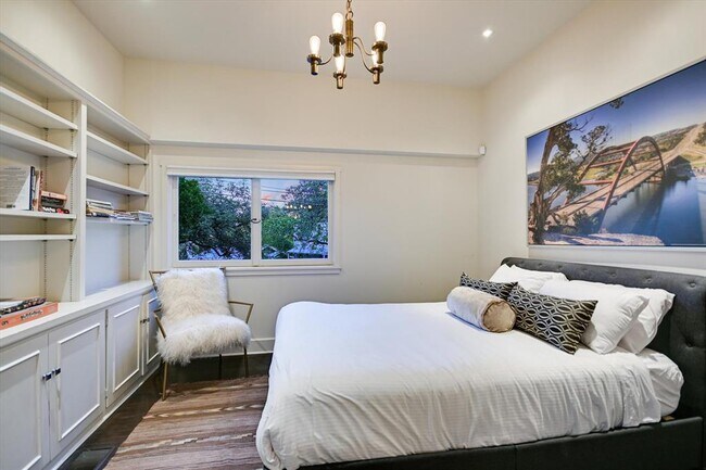 Building Photo - 1402 Windsor Rd