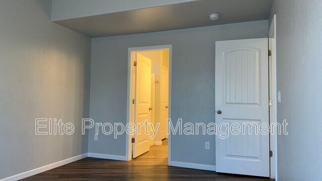 Building Photo - 3137 W 18th St