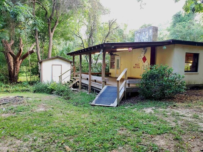 Building Photo - 207 Edwards St