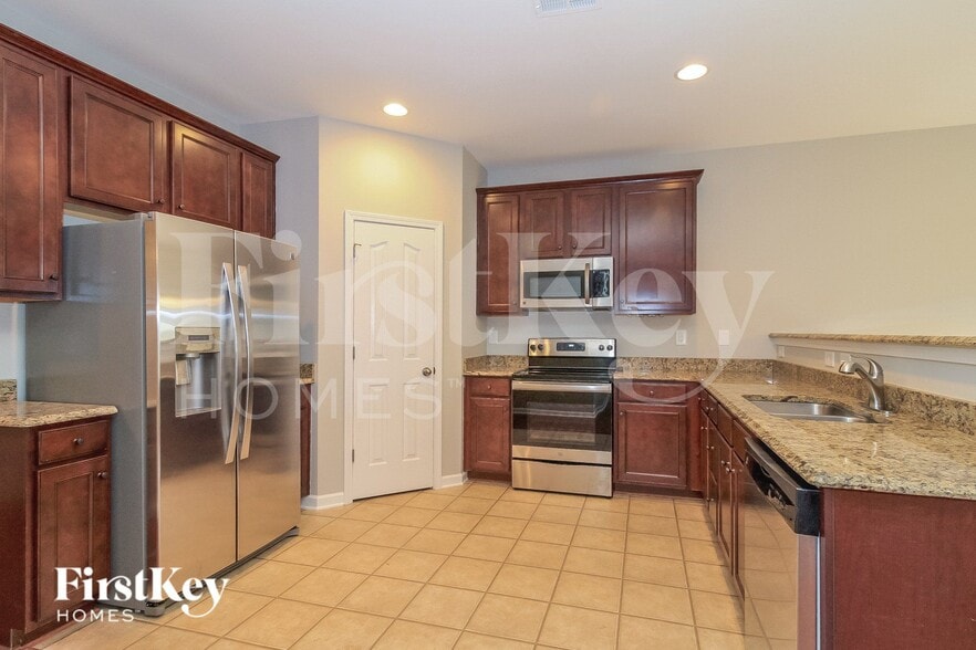 Building Photo - 111 Rosemont Ln