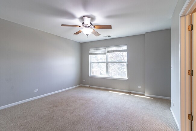 Building Photo - 1858 Crenshaw Cir