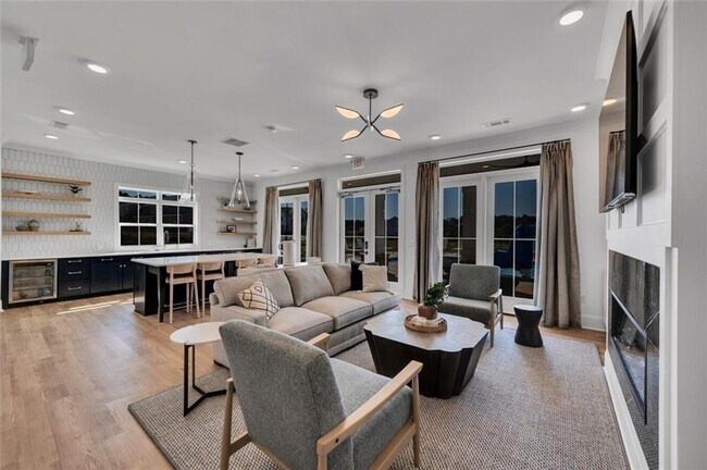 Building Photo - 10 American Ave