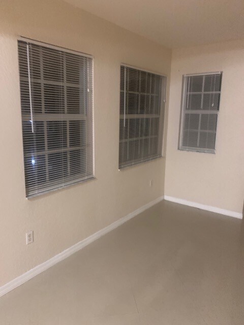 Building Photo - 3/2 Lake available in North Lauderdale