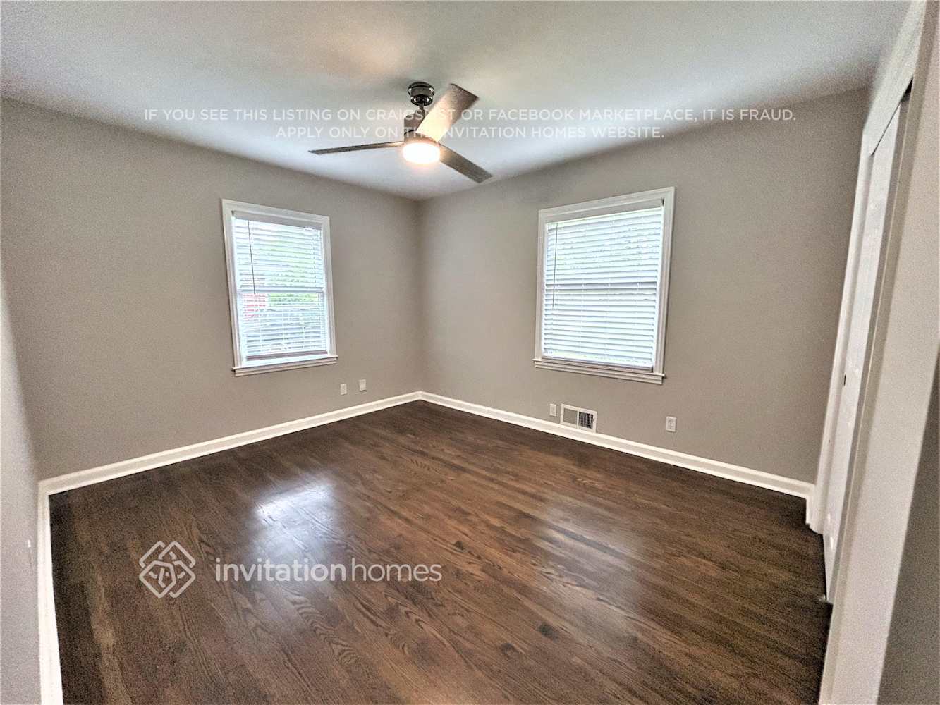 Building Photo - 1095 Longshore Dr