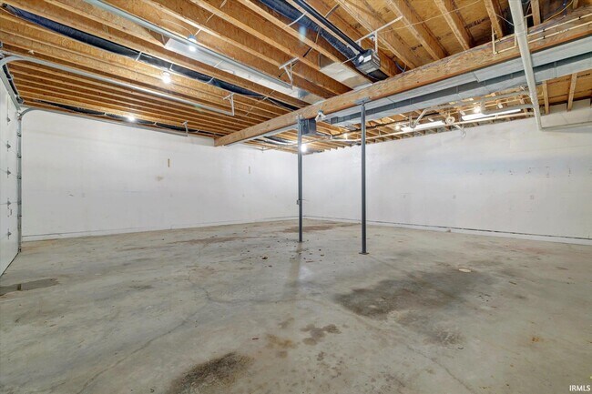 Building Photo - 4693 N State Rd 43