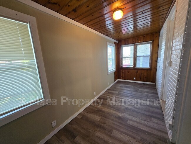 Building Photo - 5322 Itaska St