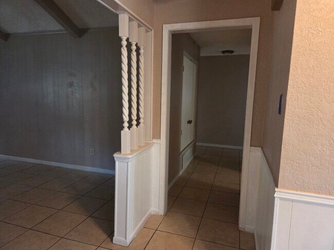 Building Photo - 801 Cagle Ln