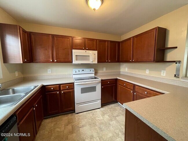 Building Photo - 143 Apache Trail