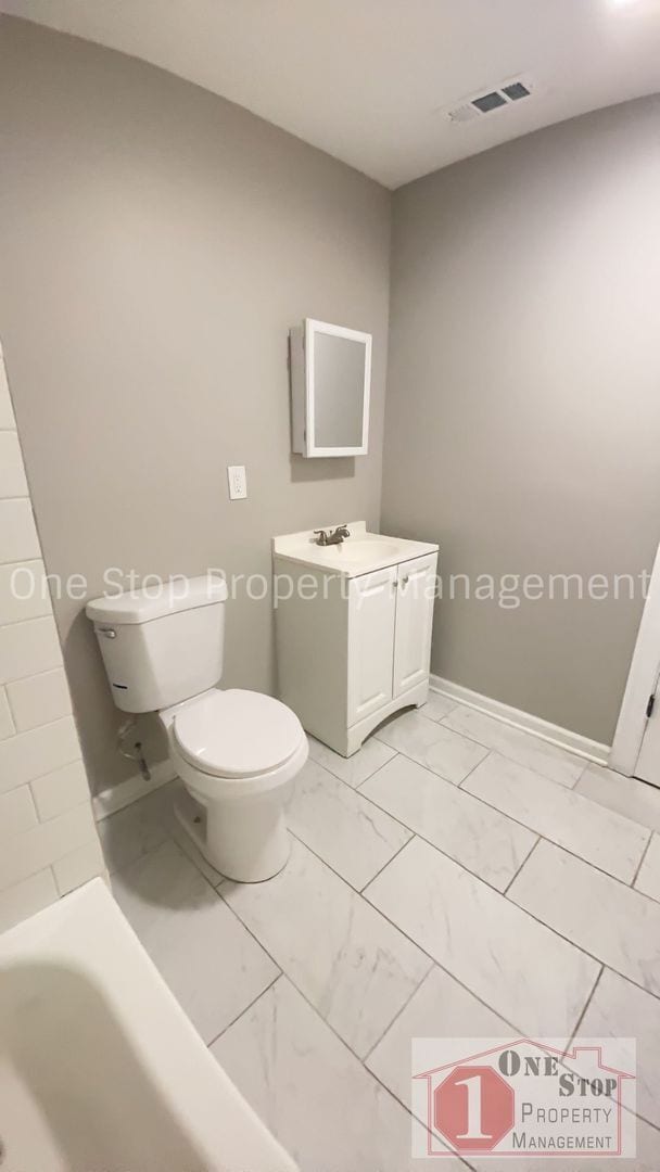 Building Photo - 2 Bedroom 1 Bathroom home in Kansas City!