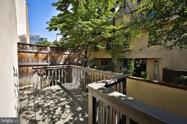 Building Photo - 215 N 23rd St