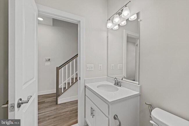 Building Photo - 148 Stowe Dr