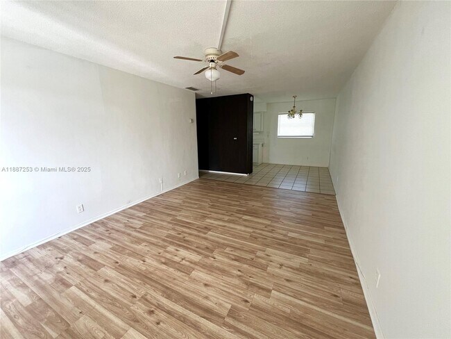 Primary Photo - 281 NE 40th St