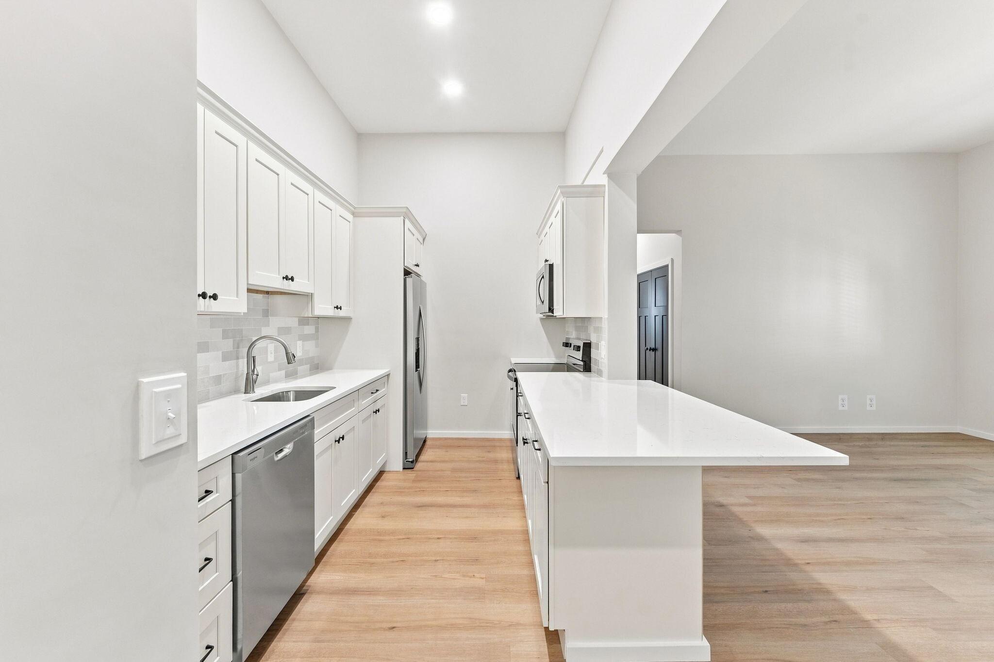Building Photo - 1568 Lonsdale Ave