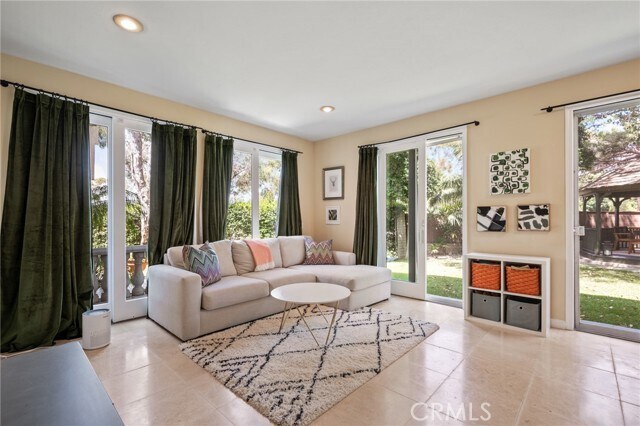 Building Photo - 3210 N Ardmore Ave