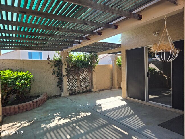 Building Photo - 3033 E Siesta Ln