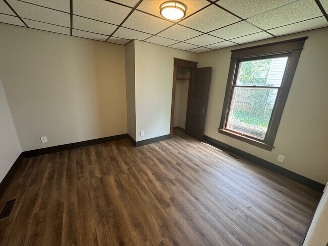 Building Photo - 549 Pine St