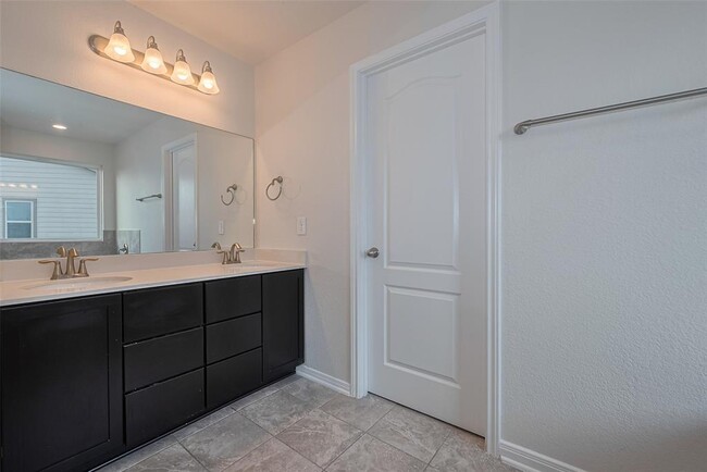 Building Photo - 16360 Oakside Hollow Ln