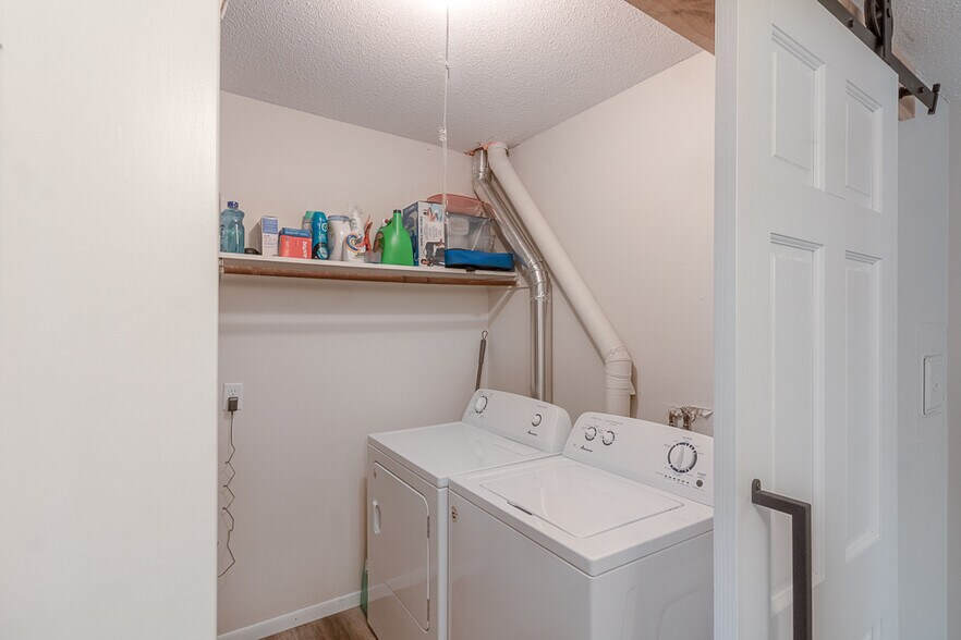 Building Photo - 2219 Marwood Dr