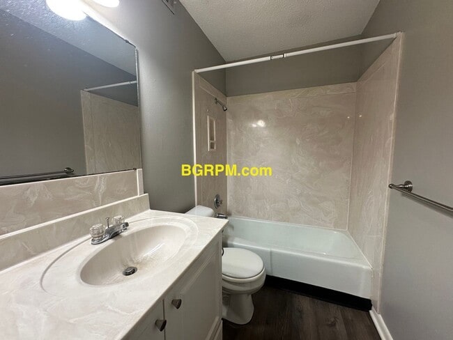 Building Photo - 3 BD, 1 1/2 BA, Home in Jacksonville