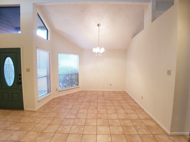 Building Photo - 2111 Echo Ridge