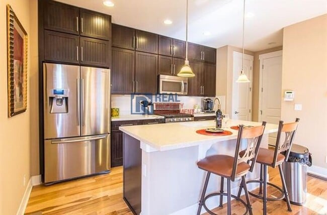 Building Photo - 7317 W Center Ave