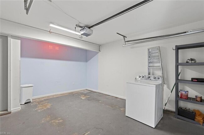 Building Photo - 2232 Vista Cir