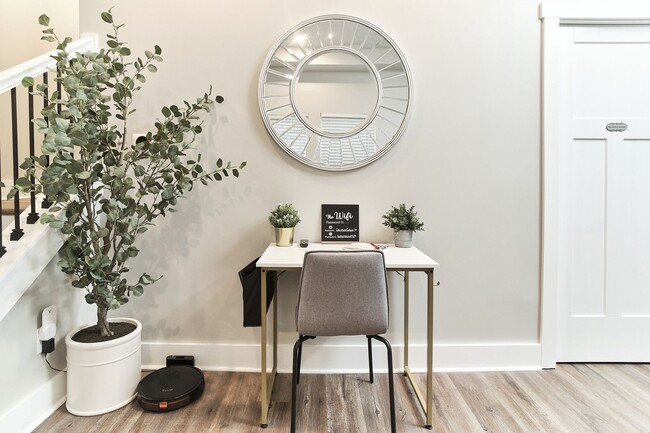 Building Photo - Fully Furnished 2BD Duplex in the Heart of downtown Indy!