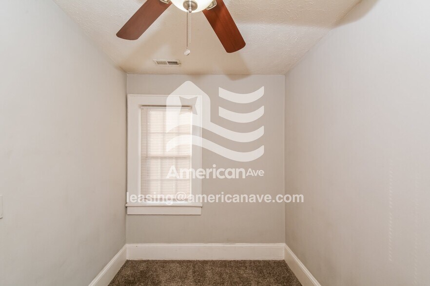 Building Photo - 908 Branson St