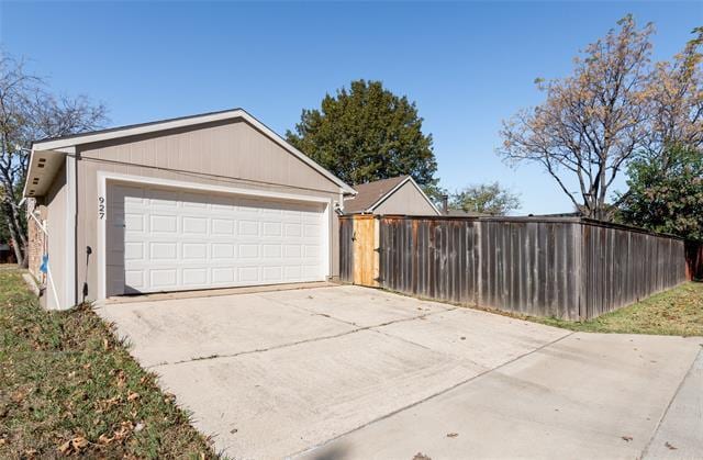Building Photo - 927 Redcedar Way Dr