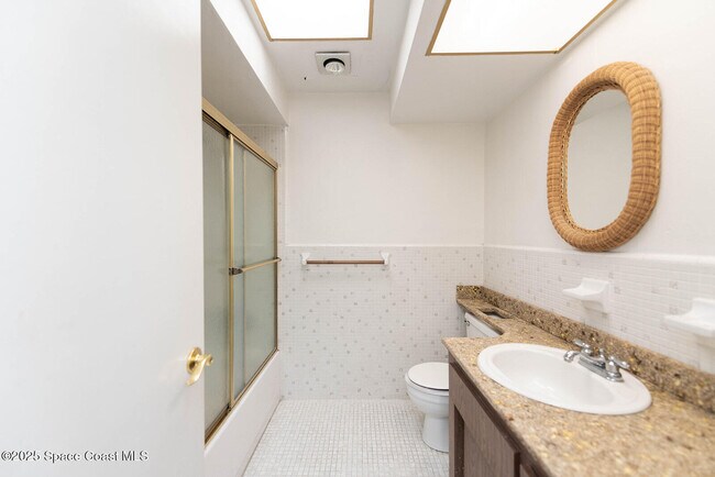 Building Photo - 2511 Country Club Dr