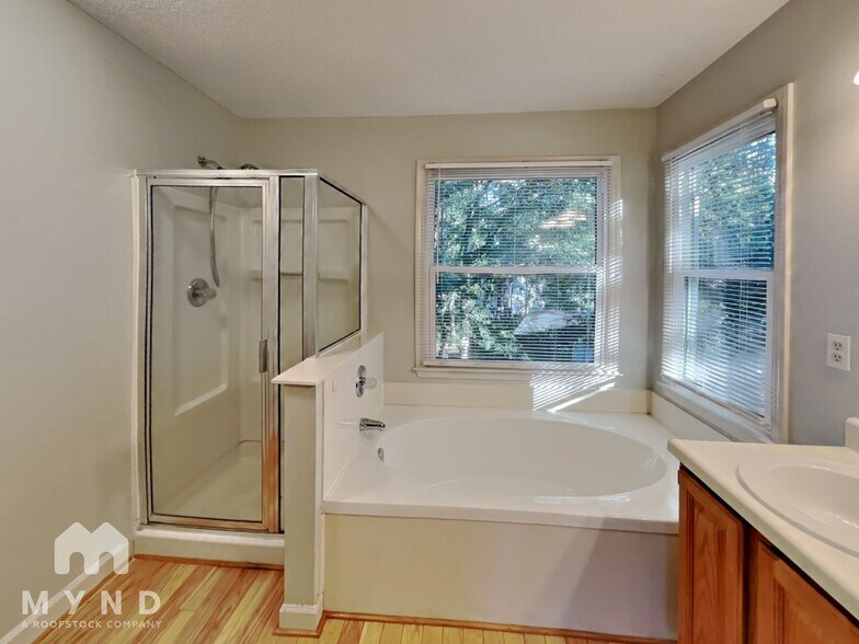 Building Photo - 2701 Moorsfield Ct