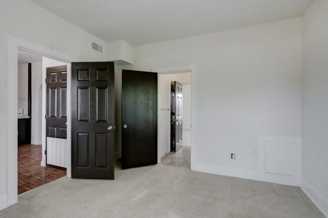 Building Photo - 3002 Isabella St