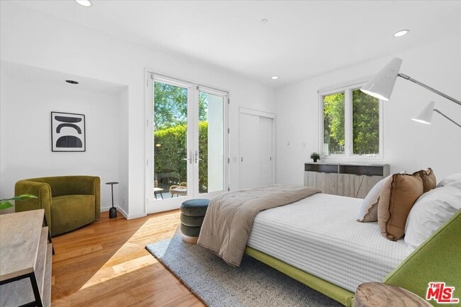 Building Photo - 211 S Valley St