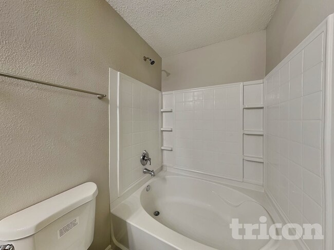 Building Photo - 11361 N Creekside Dr