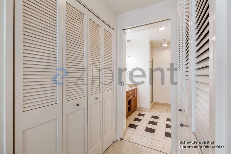Building Photo - Unit 302