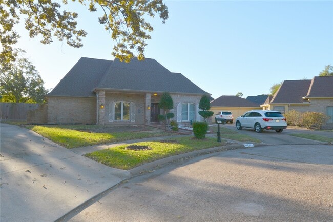 Building Photo - 14830 La Rana Dr