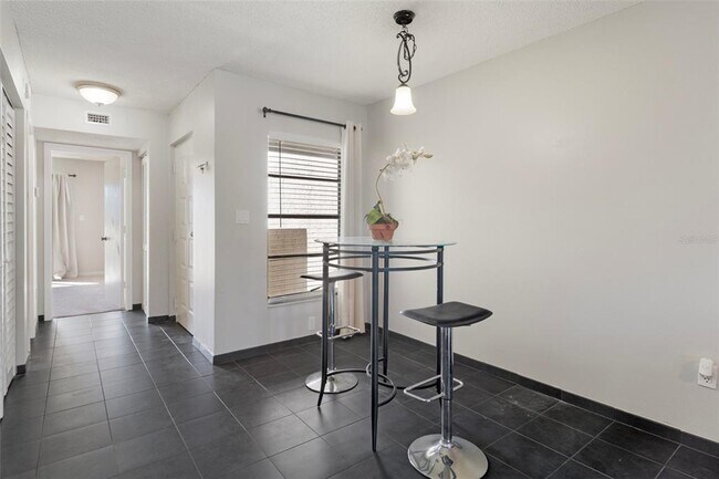 Building Photo - 2595 Cyprus Dr