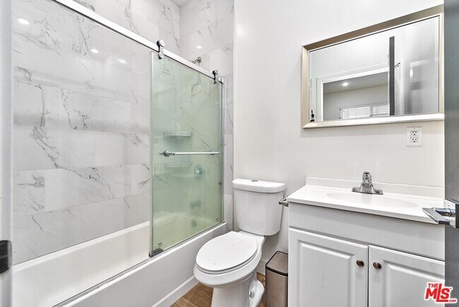 Building Photo - 14550 Burbank Blvd